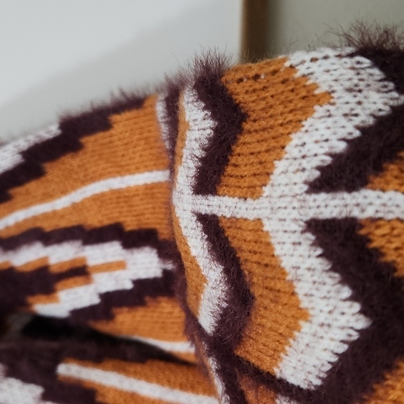 Influencer Cozy Turtle Neck Sweater Small Aztec Tribal Fall Winter Photo Shoot - Picture 7 of 8